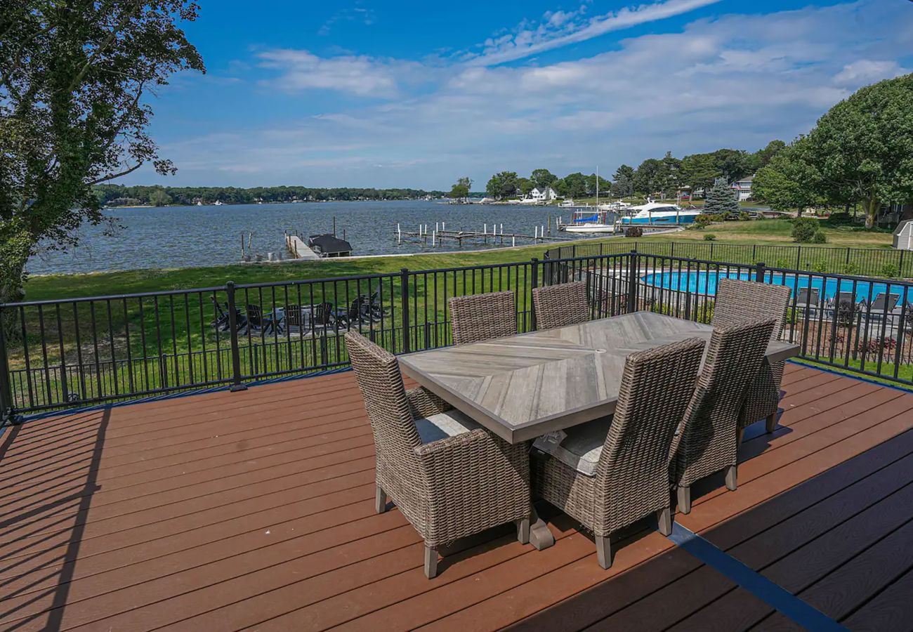 Outdoor dinning area 