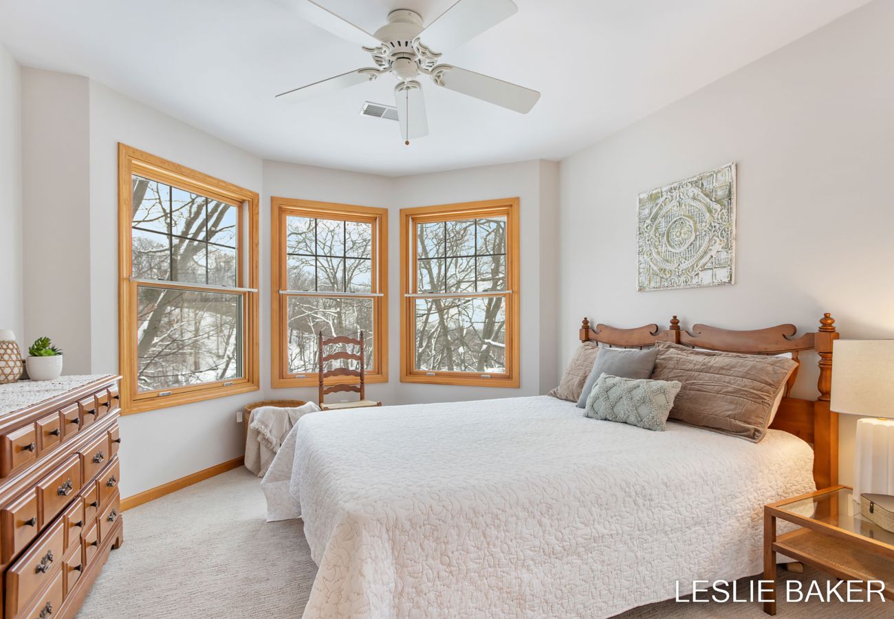 Second floor queen bedroom