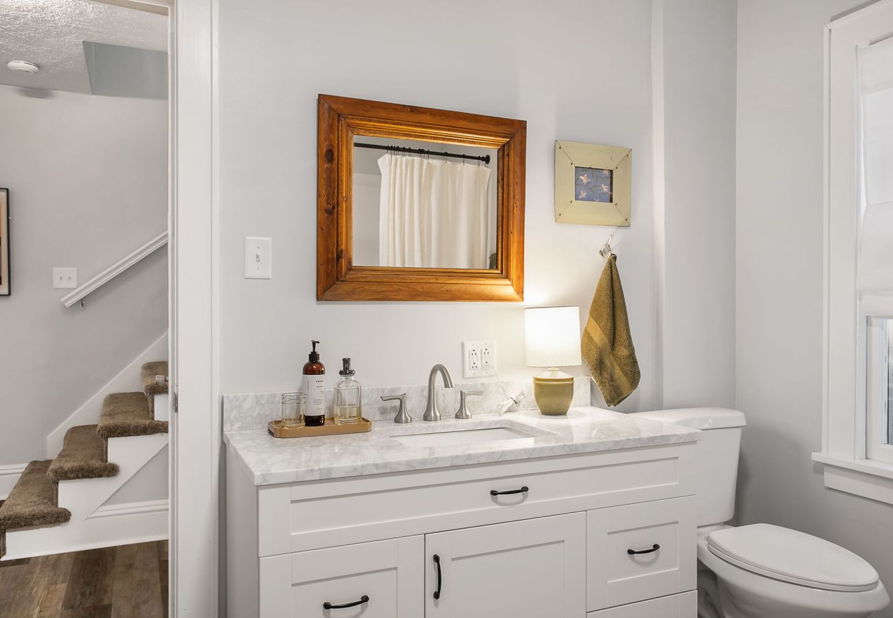 Full Bathroom Vanity