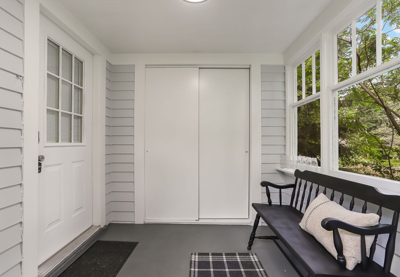 Sunporch Entryway Closet