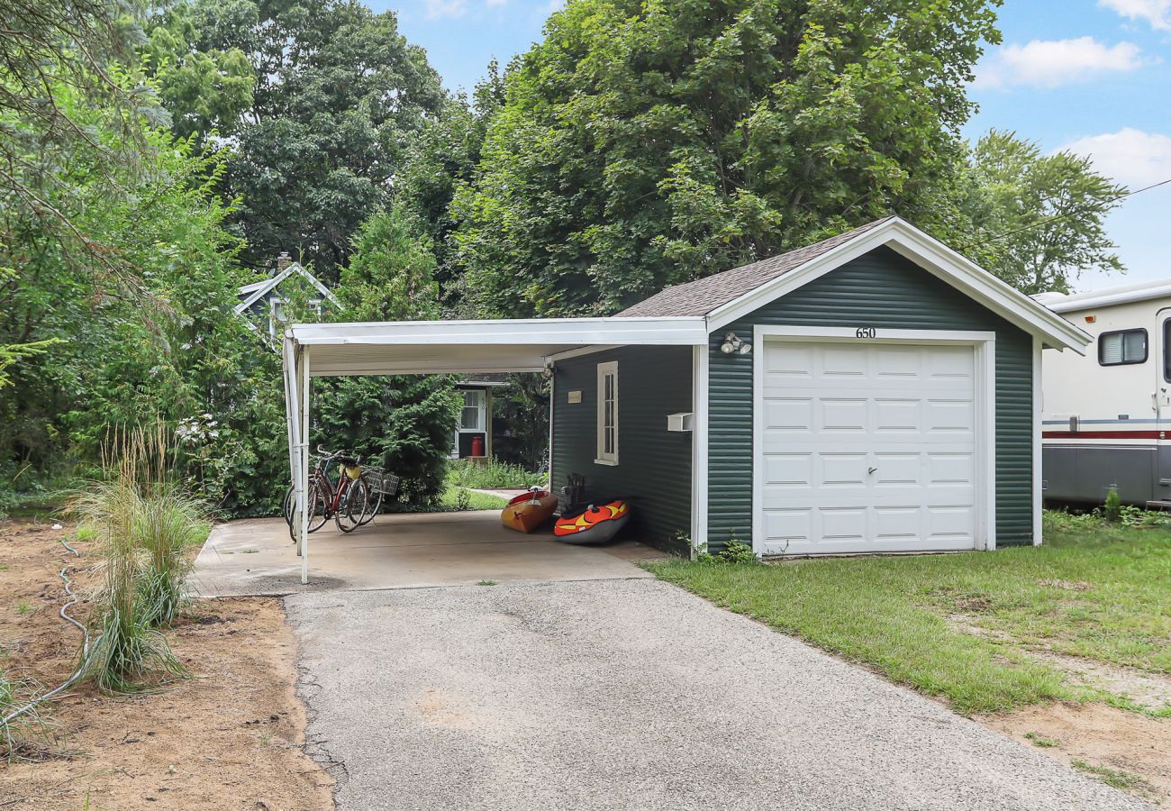 Parking with Garage and Carport