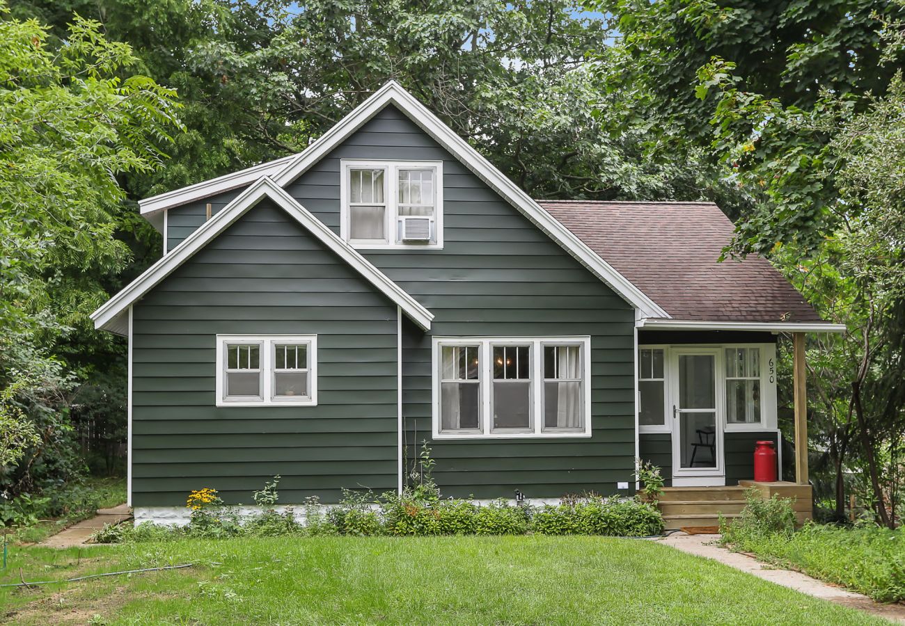 The Whitman Cottage Exterior