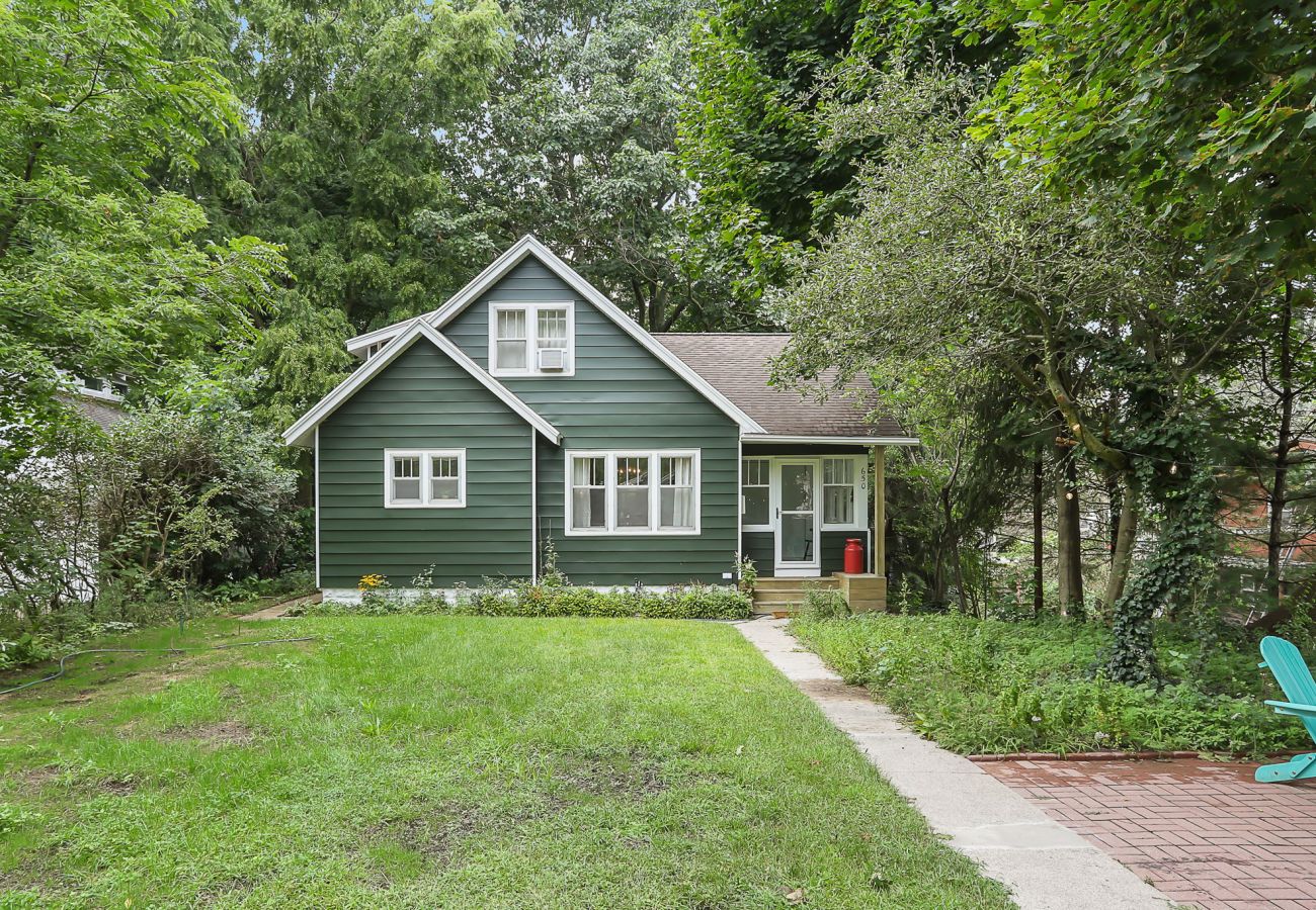 Whitman Cottage Front Yard