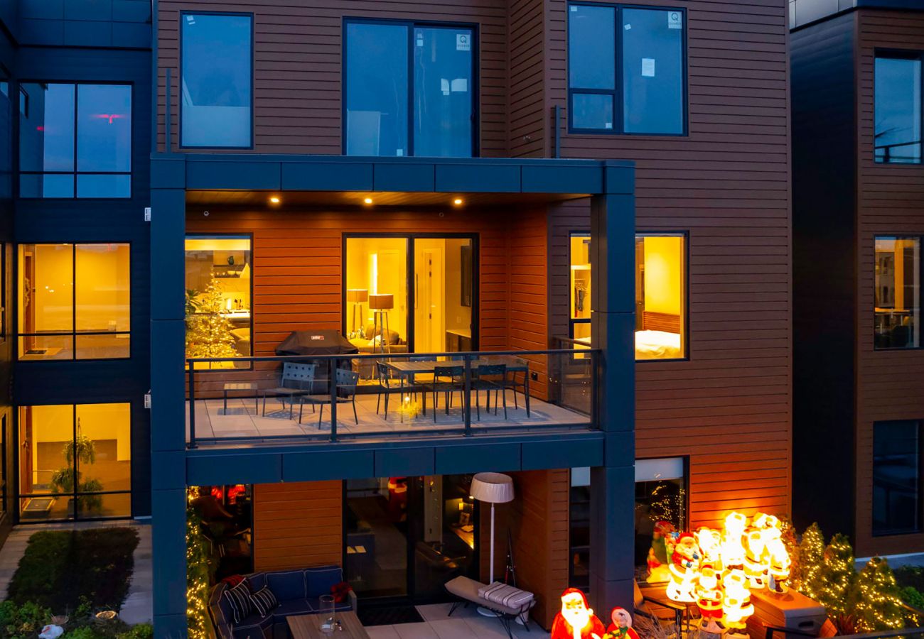 Condominium in Holland - Downtown Holland Getaway - Cozy Ambiance - Luxury Stay